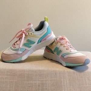 New Balance Girls 997H  Sneakers/Tennis Shoes